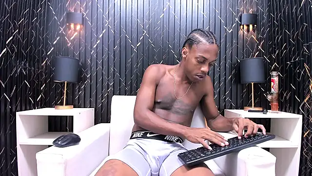 Snapshot of LarryCollin chatting on 20, 2, 2025 LarryCollin online show from 20, 2, 2025