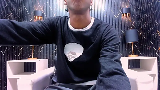 Snapshot of LarryCollin chatting on 21, 2, 2025 LarryCollin online show from 21, 2, 2025