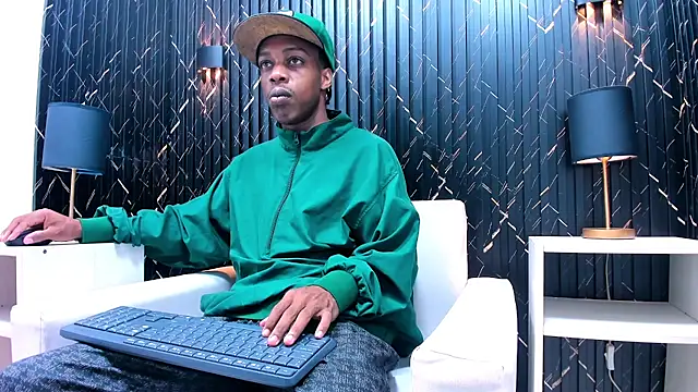 Snapshot of LarryCollin chatting on 26, 2, 2025 LarryCollin online show from 26, 2, 2025