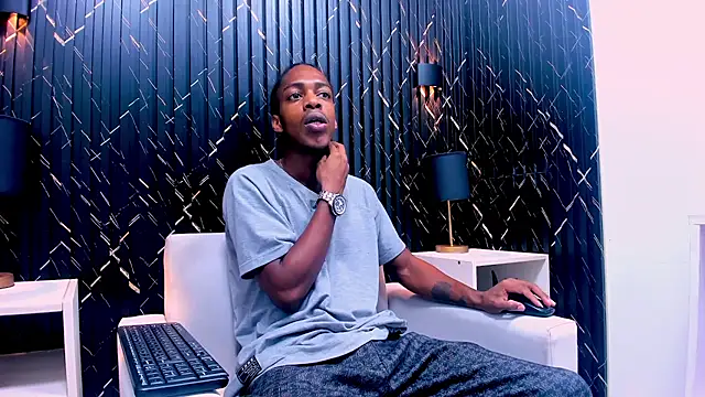 Snapshot of LarryCollin chatting on 2, 3, 2025 LarryCollin online show from 2, 3, 2025