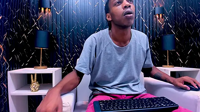 Snapshot of LarryCollin chatting on 3, 3, 2025 LarryCollin online show from 3, 3, 2025