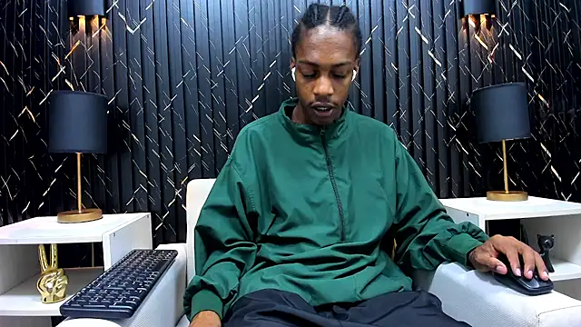 Snapshot of LarryCollin chatting on 5, 3, 2025 LarryCollin online show from 5, 3, 2025