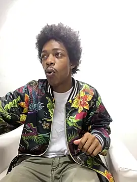 Snapshot of LarryCollin chatting on 12, 3, 2025 LarryCollin online show from 12, 3, 2025