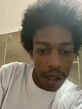 Snapshot of LarryCollin chatting on 12, 3, 2025 LarryCollin online show from 12, 3, 2025