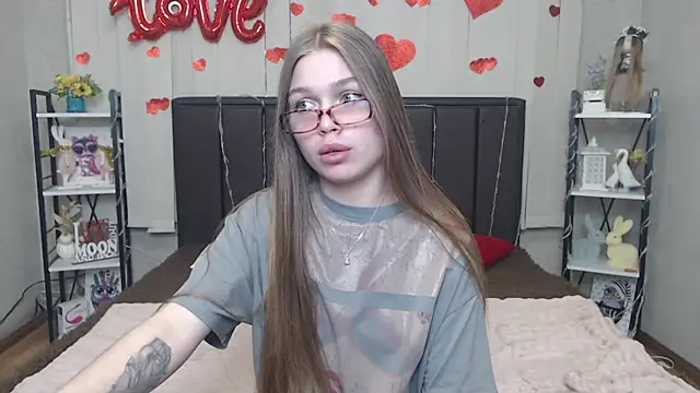 Snapshot of LaraPika chatting on 7, 5, 2026 LaraPika online show from 7, 5, 2026