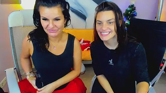 Snapshot of EricaAndPenelopa chatting on 24, 12, 2024 EricaAndPenelopa online show from 24, 12, 2024