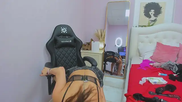 Snapshot of EricaAndPenelopa chatting on 19, 10, 2025 EricaAndPenelopa online show from 19, 10, 2025