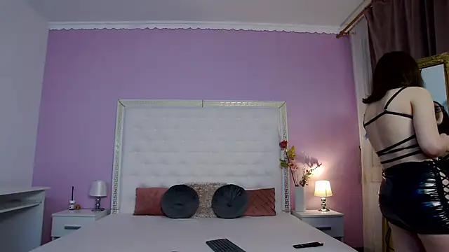 Lenna Paul online show from 7, 2, 2026