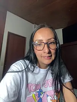 Snapshot of yaralyminjo2 chatting on 5, 1, 2025 yaralyminjo2 online show from 5, 1, 2025