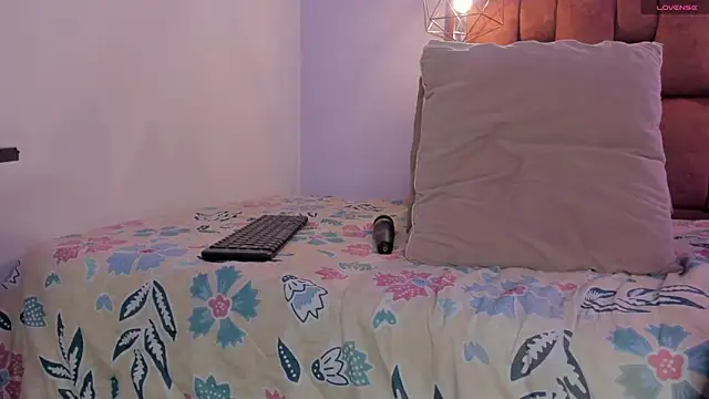 Snapshot of kristakinnky chatting on 24, 9, 2025 kristakinnky online show from 24, 9, 2025