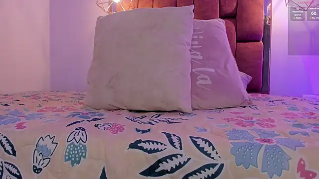 Snapshot of kristakinnky chatting on 4, 10, 2025 kristakinnky online show from 4, 10, 2025