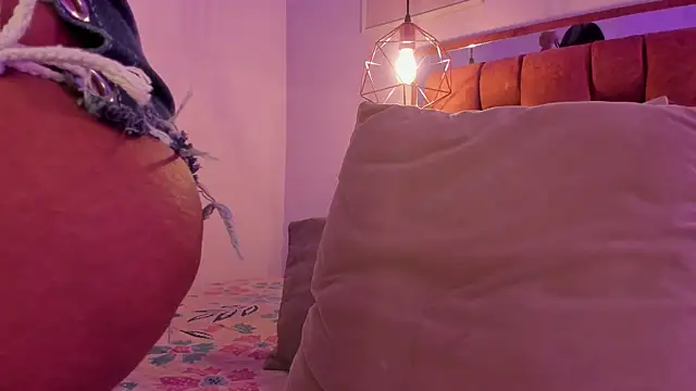 Snapshot of kristakinnky chatting on 15, 10, 2025 kristakinnky online show from 15, 10, 2025