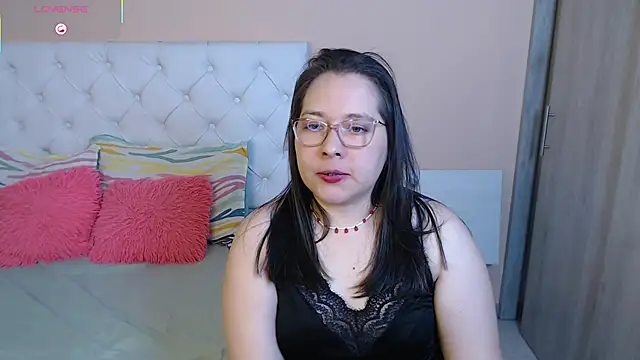 Snapshot of May_Carlier chatting on 26, 11, 2025 May Carlier online show from 26, 11, 2025