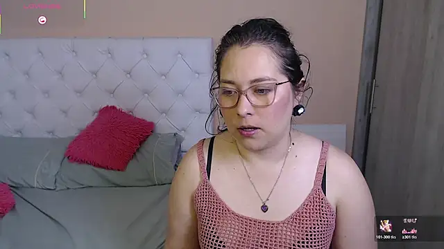 Snapshot of May_Carlier chatting on 4, 12, 2025 May Carlier online show from 4, 12, 2025