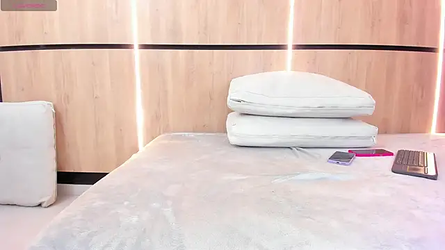 adela chase online show from 11, 9, 2025