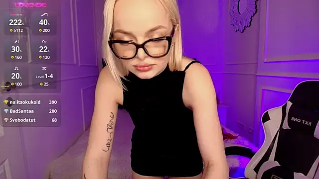 Snapshot of horny_blondiee chatting on 24, 12, 2024 horny blondiee online show from 24, 12, 2024