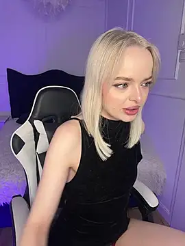 Snapshot of horny_blondiee chatting on 22, 3, 2025 horny blondiee online show from 22, 3, 2025