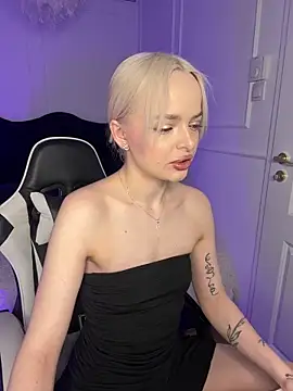 Snapshot of horny_blondiee chatting on 23, 3, 2025 horny blondiee online show from 23, 3, 2025