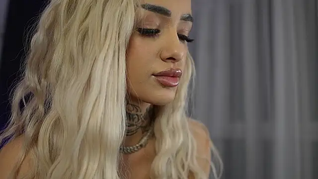 Snapshot of blondie_muller chatting on 25, 3, 2026 blondie muller online show from 25, 3, 2026