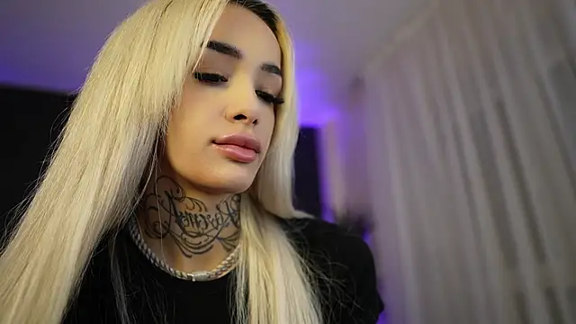 Snapshot of blondie_muller chatting on 1, 4, 2026 blondie muller online show from 1, 4, 2026