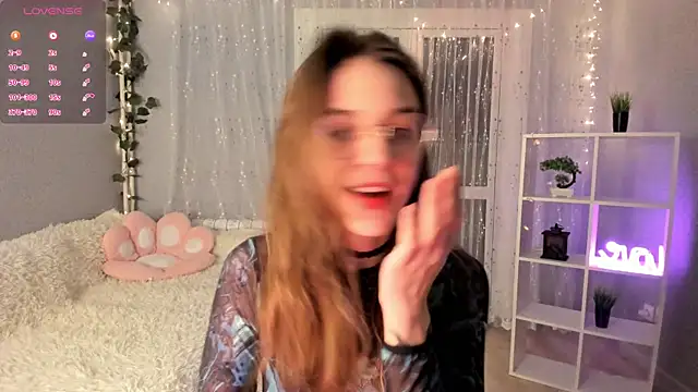 Snapshot of AraCopple chatting on 12, 12, 2024 AraCopple online show from 12, 12, 2024