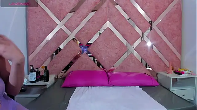 Lucy White   online show from 25, 11, 2025