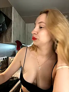 Snapshot of Kitty_Katrine chatting on 20, 10, 2025 Kitty Katrine online show from 20, 10, 2025