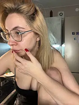 Snapshot of Kitty_Katrine chatting on 27, 10, 2025 Kitty Katrine online show from 27, 10, 2025