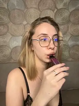 Snapshot of Kitty_Katrine chatting on 13, 12, 2025 Kitty Katrine online show from 13, 12, 2025