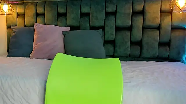 Snapshot of angelswets chatting on 22, 10, 2025 angelswets online show from 22, 10, 2025