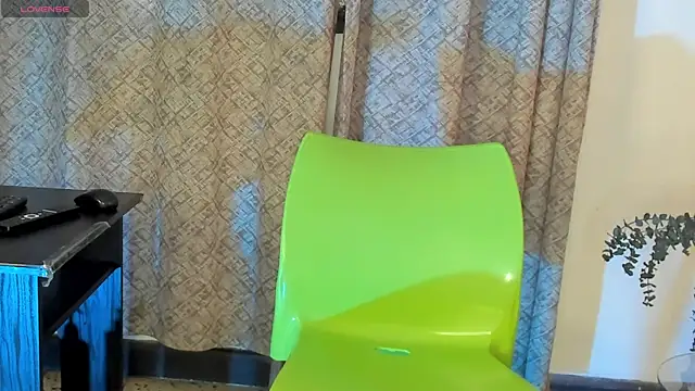 Snapshot of angelswets chatting on 24, 10, 2025 angelswets online show from 24, 10, 2025