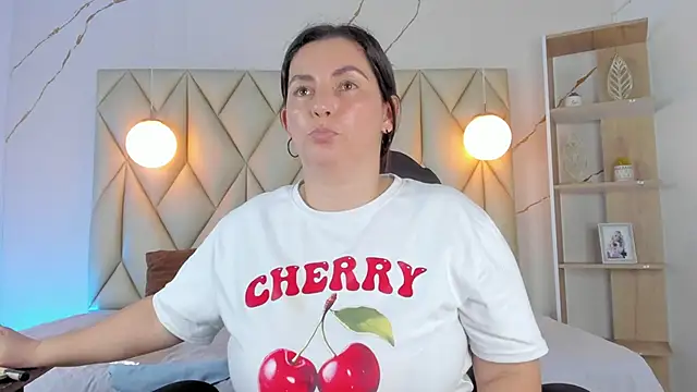 Snapshot of angelswets chatting on 19, 11, 2025 angelswets online show from 19, 11, 2025