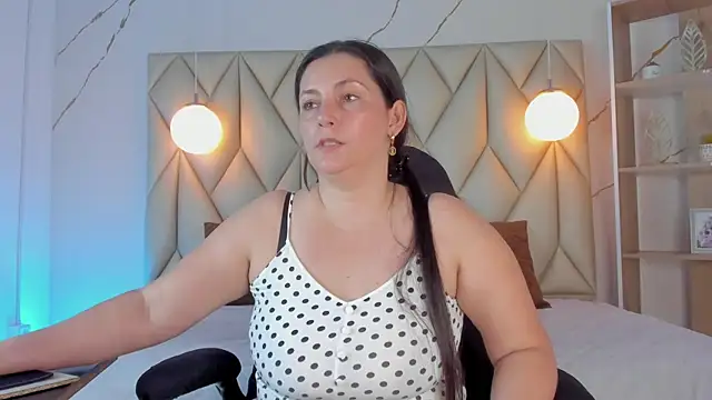 Snapshot of angelswets chatting on 24, 11, 2025 angelswets online show from 24, 11, 2025