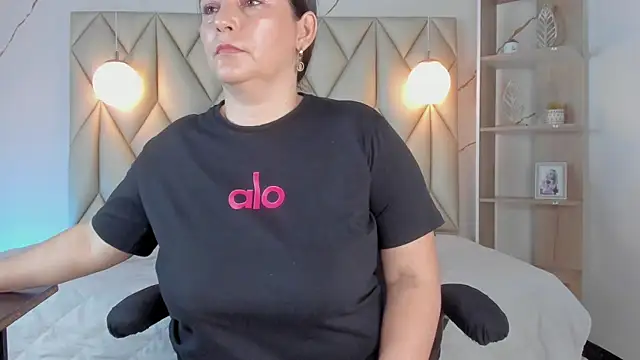 Snapshot of angelswets chatting on 29, 11, 2025 angelswets online show from 29, 11, 2025