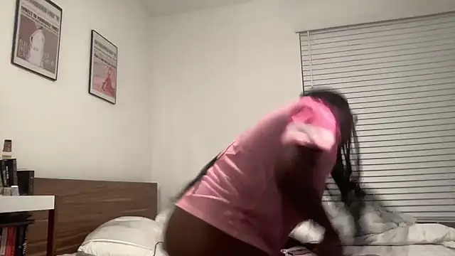 Snapshot of AveryJ99 chatting on 4, 12, 2024 AveryJ99 online show from 4, 12, 2024