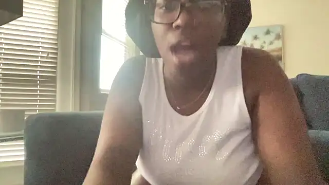 Snapshot of AveryJ99 chatting on 6, 4, 2026 AveryJ99 online show from 6, 4, 2026