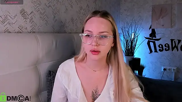 Carol  Cox online show from 30, 10, 2025