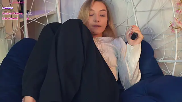 Snapshot of FlairCunard chatting on 1, 12, 2024 FlairCunard online show from 1, 12, 2024