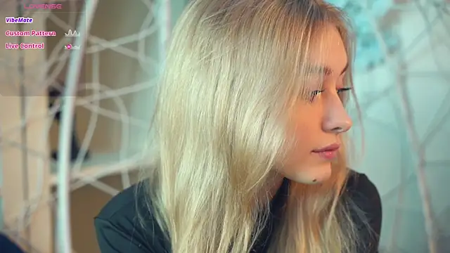 Snapshot of FlairCunard chatting on 3, 12, 2024 FlairCunard online show from 3, 12, 2024