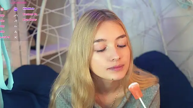 Snapshot of FlairCunard chatting on 12, 12, 2024 FlairCunard online show from 12, 12, 2024