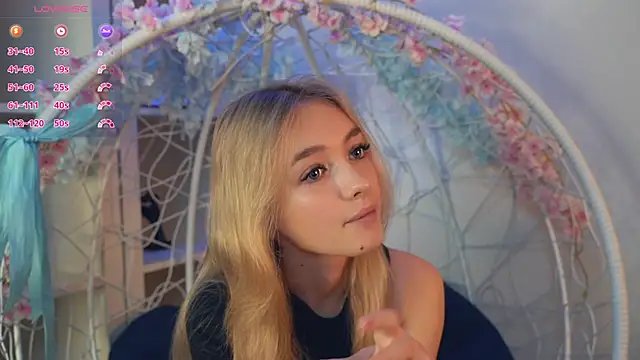 Snapshot of FlairCunard chatting on 21, 12, 2024 FlairCunard online show from 21, 12, 2024