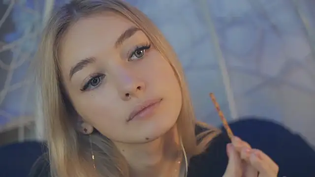 Snapshot of FlairCunard chatting on 23, 12, 2024 FlairCunard online show from 23, 12, 2024