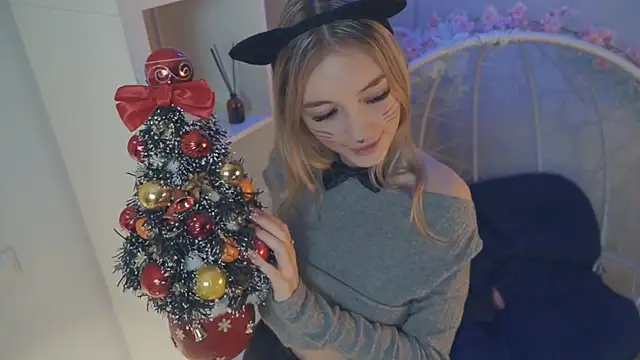 Snapshot of FlairCunard chatting on 25, 12, 2024 FlairCunard online show from 25, 12, 2024