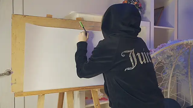 Snapshot of FlairCunard chatting on 27, 12, 2024 FlairCunard online show from 27, 12, 2024