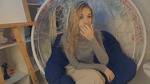 Snapshot of FlairCunard chatting on 29, 12, 2024 FlairCunard online show from 29, 12, 2024