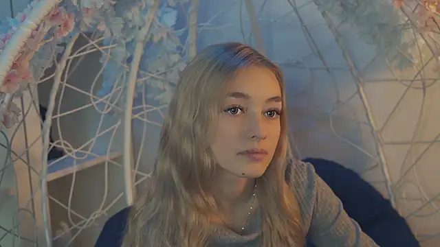 Snapshot of FlairCunard chatting on 29, 12, 2024 FlairCunard online show from 29, 12, 2024