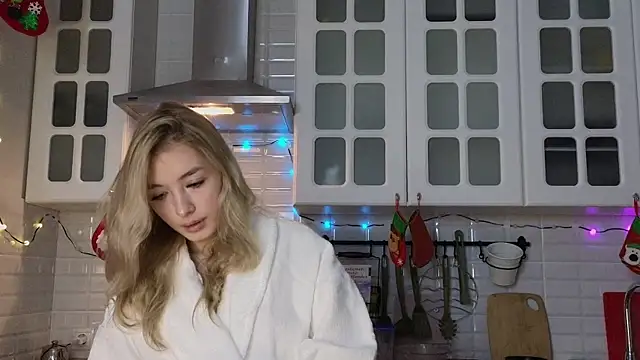 Snapshot of FlairCunard chatting on 31, 12, 2024 FlairCunard online show from 31, 12, 2024