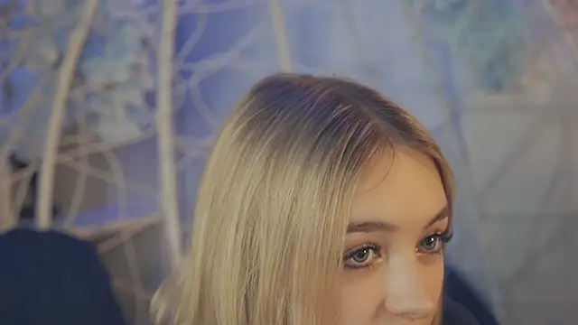 Snapshot of FlairCunard chatting on 1, 1, 2025 FlairCunard online show from 1, 1, 2025