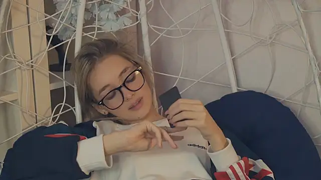 Snapshot of FlairCunard chatting on 1, 1, 2025 FlairCunard online show from 1, 1, 2025