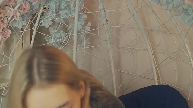 Snapshot of FlairCunard chatting on 2, 1, 2025 FlairCunard online show from 2, 1, 2025